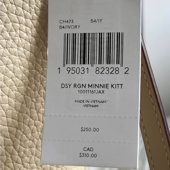 CH473 - Disney X Coach Kitt Messenger Crossbody in Regenerative Leather - Picture 9 of 12